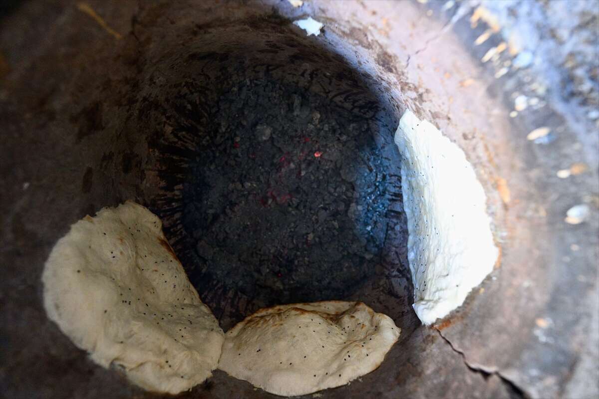 Nesilden nesile aktarılan gelenek! Tandırlar kadınların emeğiyle şekilleniyor 10